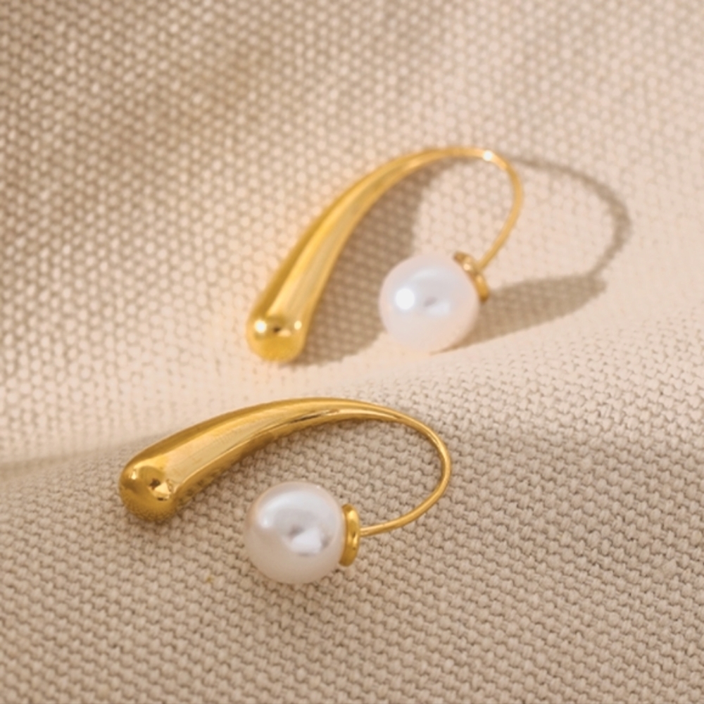 Trendy Pearl Earrings